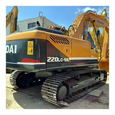 Impeccable Health Condition 22000 KG 112 KW Hyundai Excavator 220 2021 Model in Korea